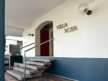 ���̔w�i�Ŏʐ^���B��l���`���z��