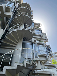 ���E�ɂ����ڂ��ꂽ�W���Z��I