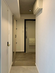 �O���[�̔Z�W�ŋ�ԂɃ����n����